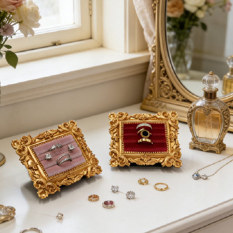 Resin Art Alphabet - Винтажная подставка для колец в виде