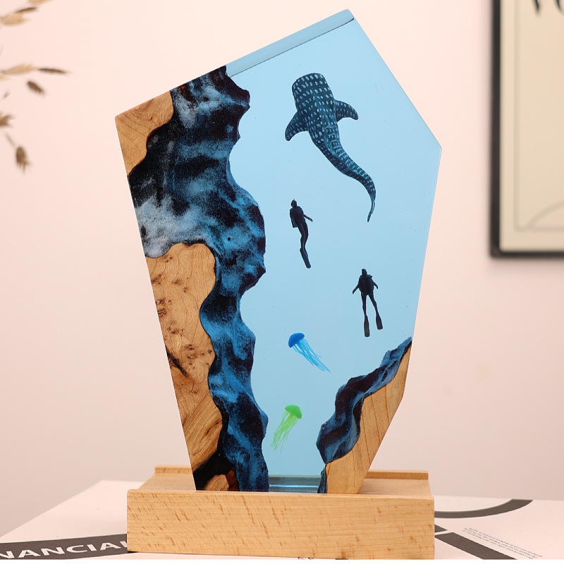 Resin Art Wedding Gift - Светящаяся настольная фигурка дайвера с китом