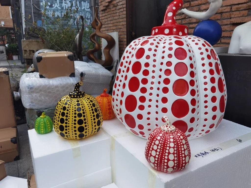 Kusama Yayoi статуя тыквы япон – обзор и цена Resin Art Ocean